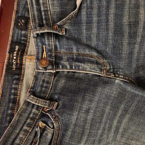 Lucky Jeans Charlie Skinny 4/27 says lucky you on fly like new - Picture 3 of 4